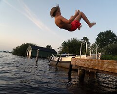 Waterlodge Tomke in Nes