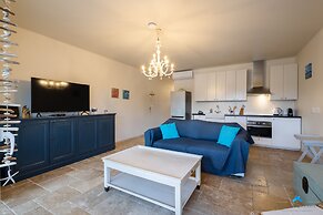 Beautiful condo with sea view