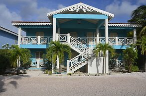 Beautiful condo with sea view