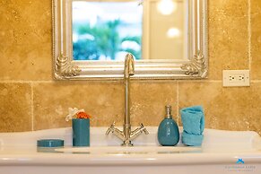 Beautiful condo with sea view