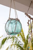 Beautiful condo with sea view