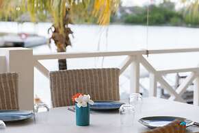 Beautiful condo with sea view