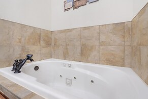 The Branson Stone Cliff Hideaway - 3 Min From Silver Dollar