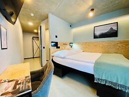 Peaky Riders Self Check-in Hotel