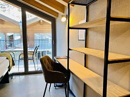 Peaky Riders Self Check-in Hotel