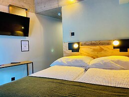 Peaky Riders Self Check-in Hotel