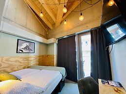 Peaky Riders Self Check-in Hotel