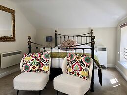 The Mews - 1BR Studio in Jericho Near City Centre