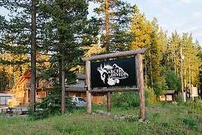 Arctic Divide Lodge