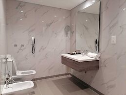 GLORIA HOTEL AND SUITES