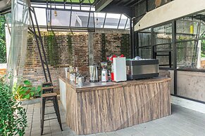 Summerville Hotel & Coffee Shop