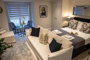 Catharine House by condokeeper