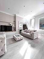 Luxury 3 Bedroom Penthouse w Massive Roof Terrace
