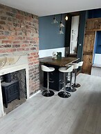 Luxury 3 Bedroom Penthouse w Massive Roof Terrace