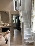 Luxury 3 Bedroom Penthouse w Massive Roof Terrace