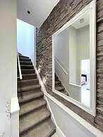 Luxury 3 Bedroom Penthouse w Massive Roof Terrace