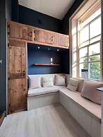 Luxury 3 Bedroom Penthouse w Massive Roof Terrace