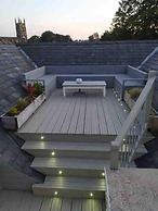 Luxury 3 Bedroom Penthouse w Massive Roof Terrace