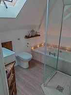 Luxury 3 Bedroom Penthouse w Massive Roof Terrace