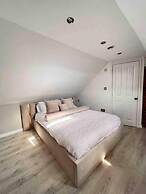 Luxury 3 Bedroom Penthouse w Massive Roof Terrace