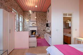 KIRIAKI GUESTHOUSE & SUITES