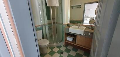 KIRIAKI GUESTHOUSE & SUITES