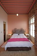 KIRIAKI GUESTHOUSE & SUITES