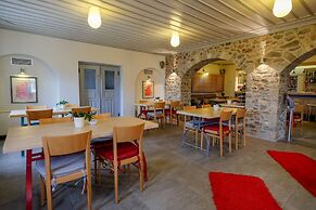 KIRIAKI GUESTHOUSE & SUITES