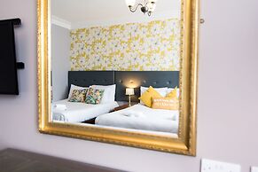 The Linden Leaf Rooms - Classy Studios