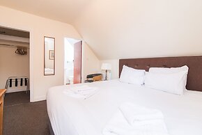 The Linden Leaf Rooms - Classy Studios