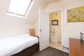 The Linden Leaf Rooms - Classy Studios