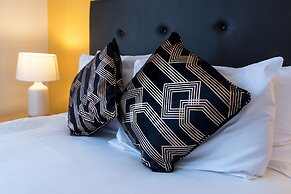 The Linden Leaf Rooms - Classy Studios