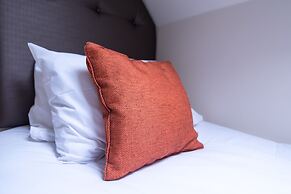 The Linden Leaf Rooms - Classy Studios