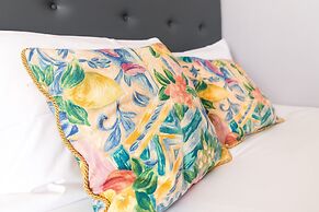 The Linden Leaf Rooms - Classy Studios