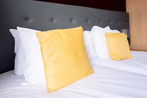 The Linden Leaf Rooms - Classy Studios