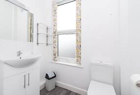 The Linden Leaf Rooms - Classy Studios