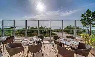 Luxury Condo Wellness Spa Resort By LMC