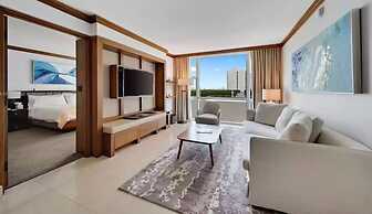 Luxury Condo Wellness Spa Resort By LMC