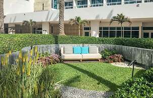 Luxury Condo Wellness Spa Resort By LMC