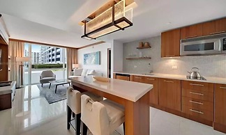 Luxury Condo Wellness Spa Resort By LMC