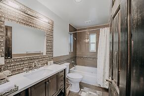 80mbr - Hot Tub - Wifi - BBQ - Wood Stove - Sleeps 7!