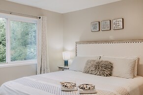 80mbr - Hot Tub - Wifi - BBQ - Wood Stove - Sleeps 7!