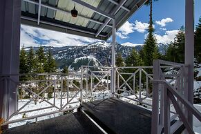 Baan By Snow City Farm