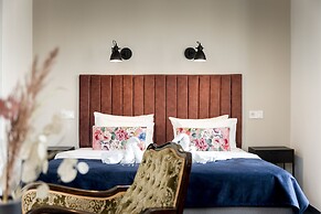 Giselle Vintage Doubles - Adults Only