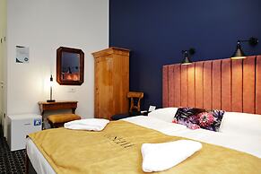 Giselle Vintage Doubles - Adults Only