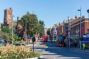 Impeccable Studio Apartment in West London