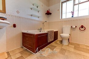 Stunning Residence set on Cliffside in Scarborough