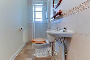 Stunning Residence set on Cliffside in Scarborough