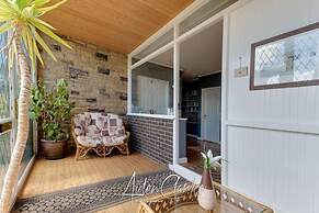 Stunning Residence set on Cliffside in Scarborough