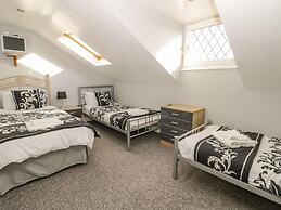 Stunning Residence set on Cliffside in Scarborough